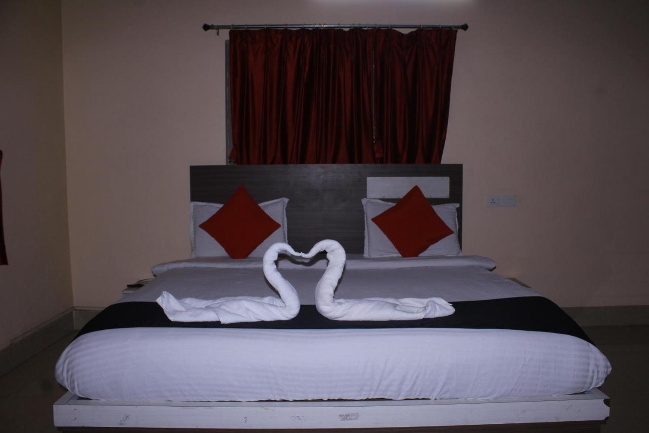 Chetan Inn Hotel Bhubaneswar Exteriör bild