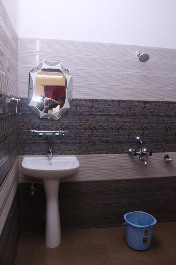 Chetan Inn Hotel Bhubaneswar Exteriör bild