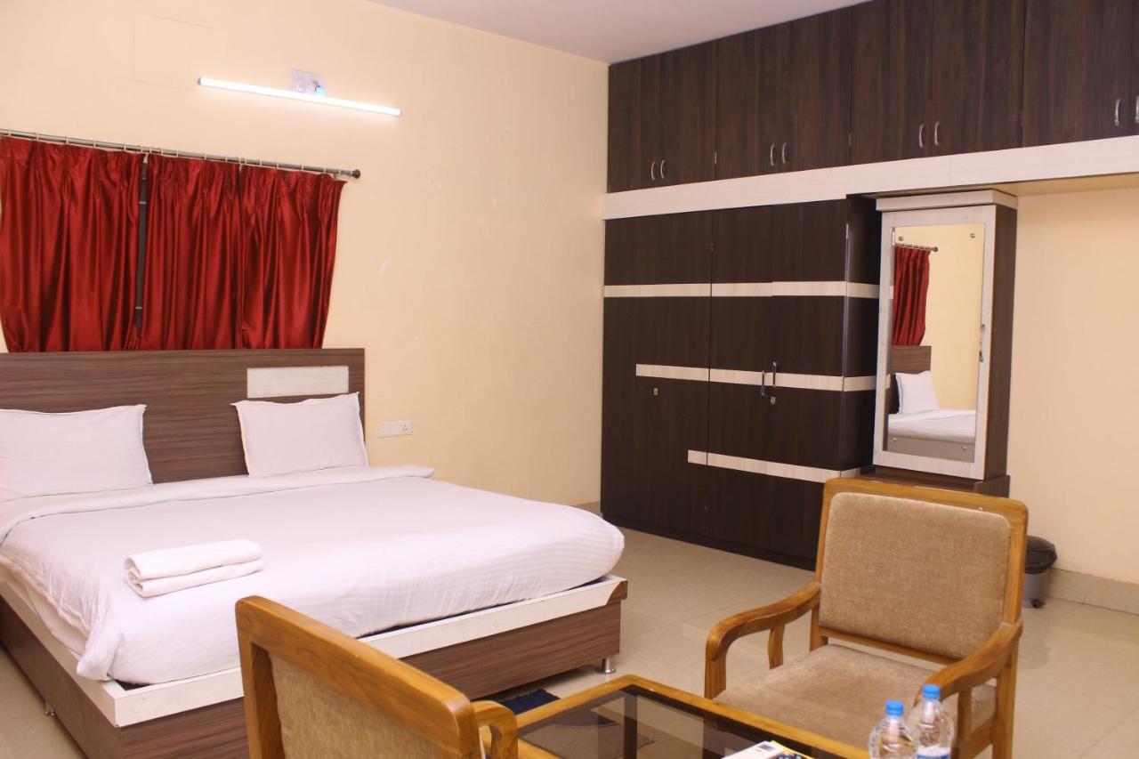 Chetan Inn Hotel Bhubaneswar Exteriör bild