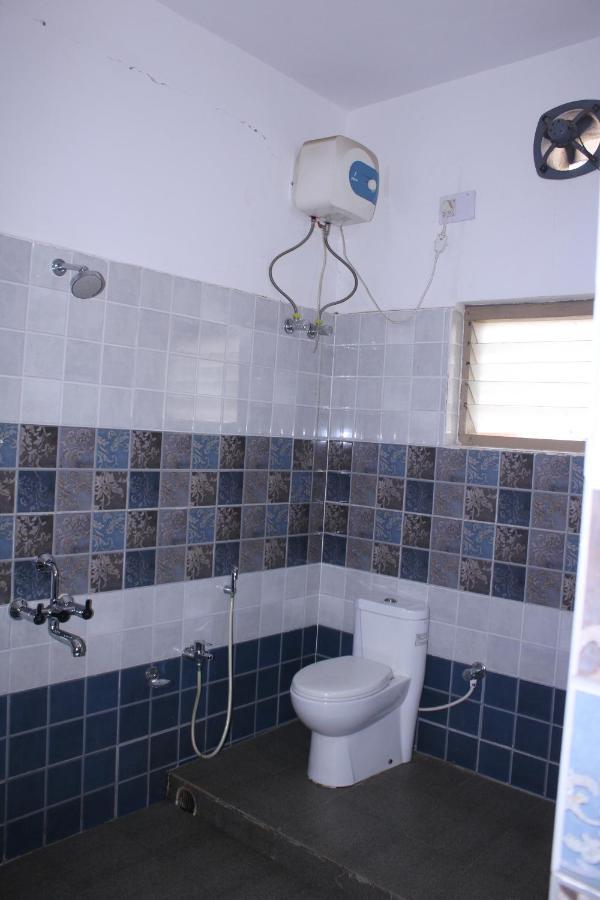 Chetan Inn Hotel Bhubaneswar Exteriör bild