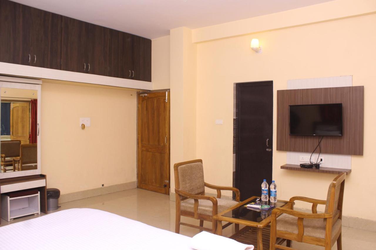 Chetan Inn Hotel Bhubaneswar Exteriör bild
