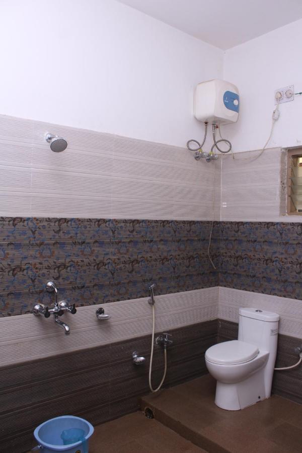 Chetan Inn Hotel Bhubaneswar Exteriör bild