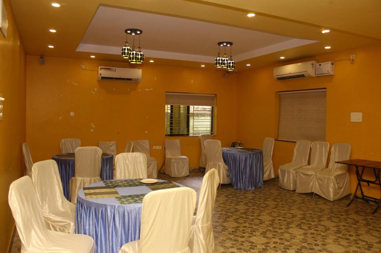 Chetan Inn Hotel Bhubaneswar Exteriör bild