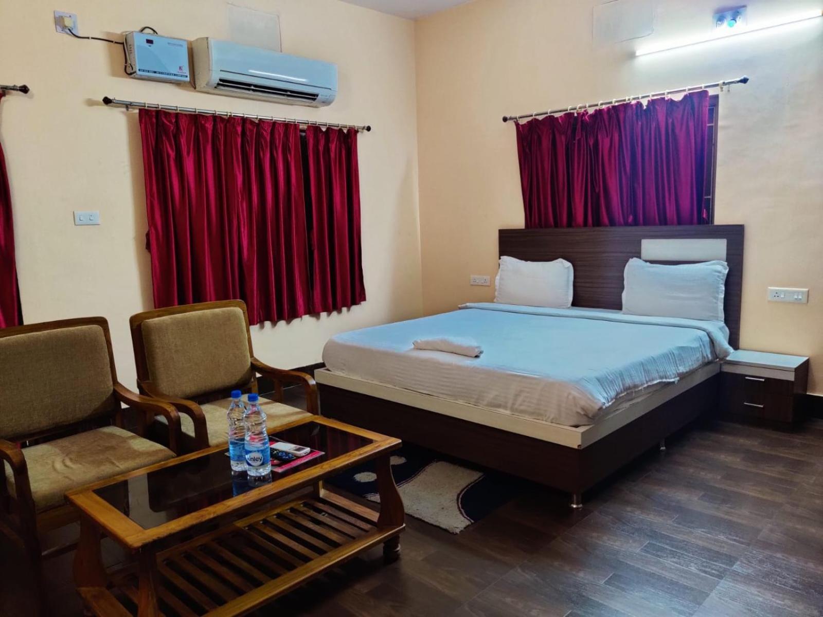 Chetan Inn Hotel Bhubaneswar Exteriör bild