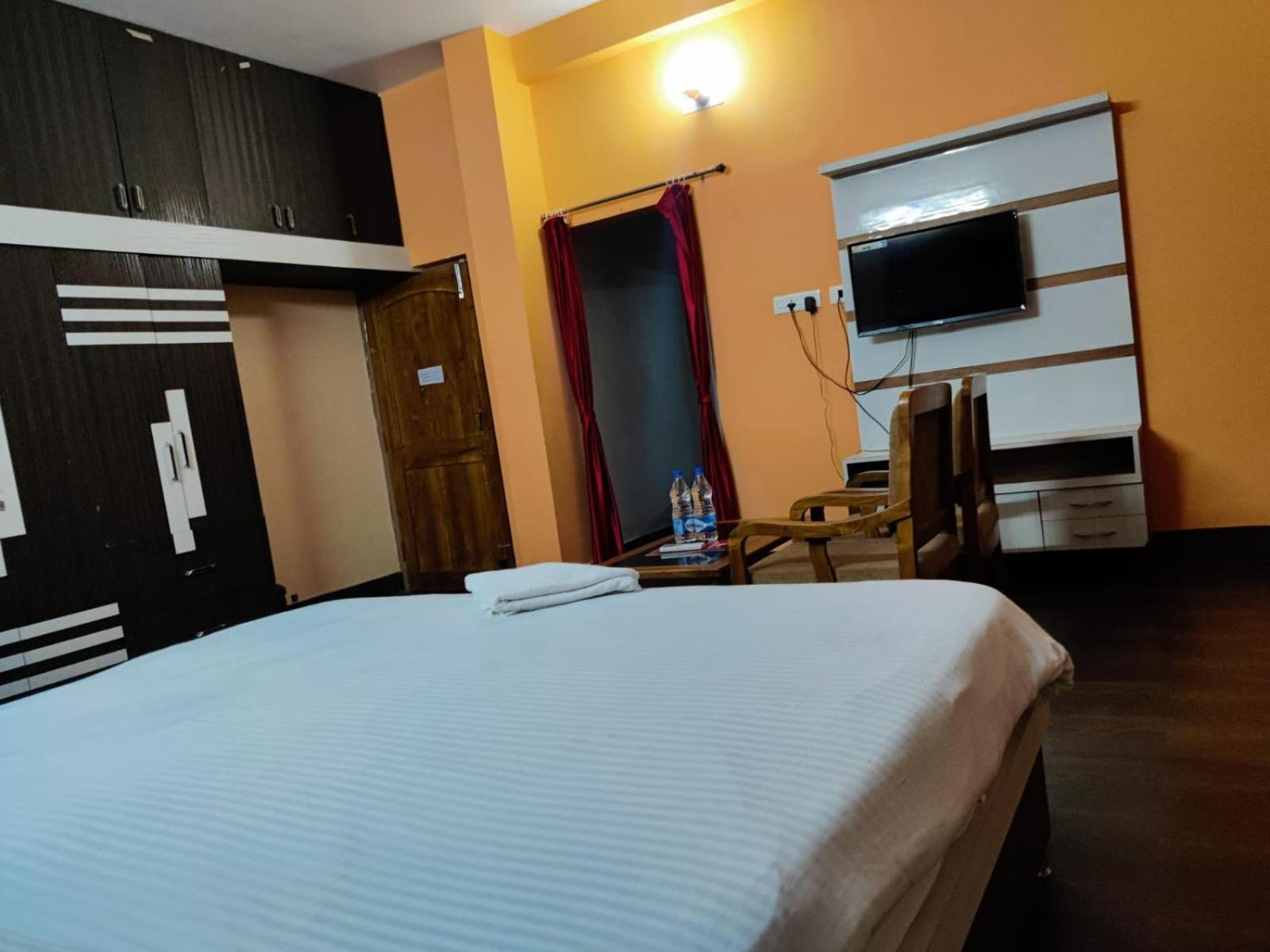 Chetan Inn Hotel Bhubaneswar Exteriör bild