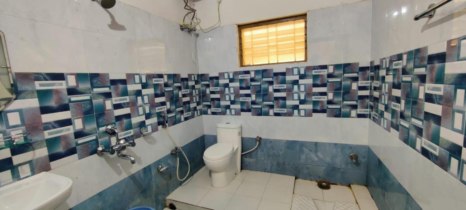 Chetan Inn Hotel Bhubaneswar Exteriör bild