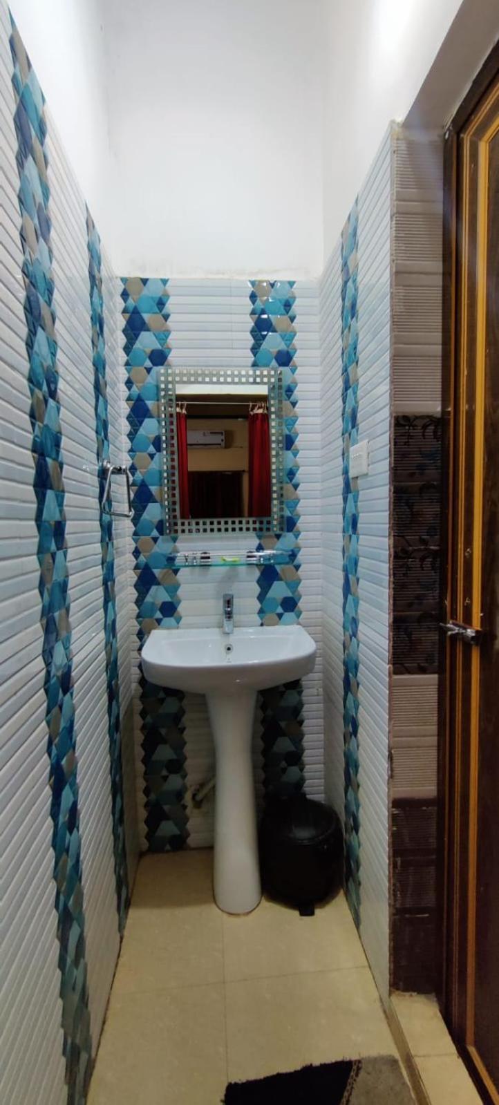 Chetan Inn Hotel Bhubaneswar Exteriör bild