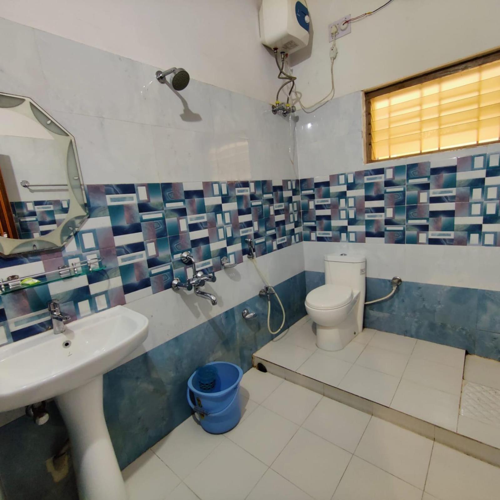 Chetan Inn Hotel Bhubaneswar Exteriör bild