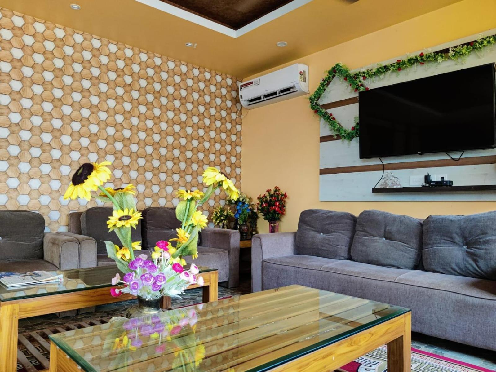 Chetan Inn Hotel Bhubaneswar Exteriör bild
