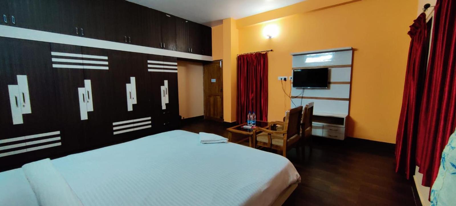 Chetan Inn Hotel Bhubaneswar Exteriör bild
