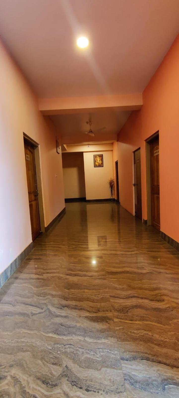 Chetan Inn Hotel Bhubaneswar Exteriör bild
