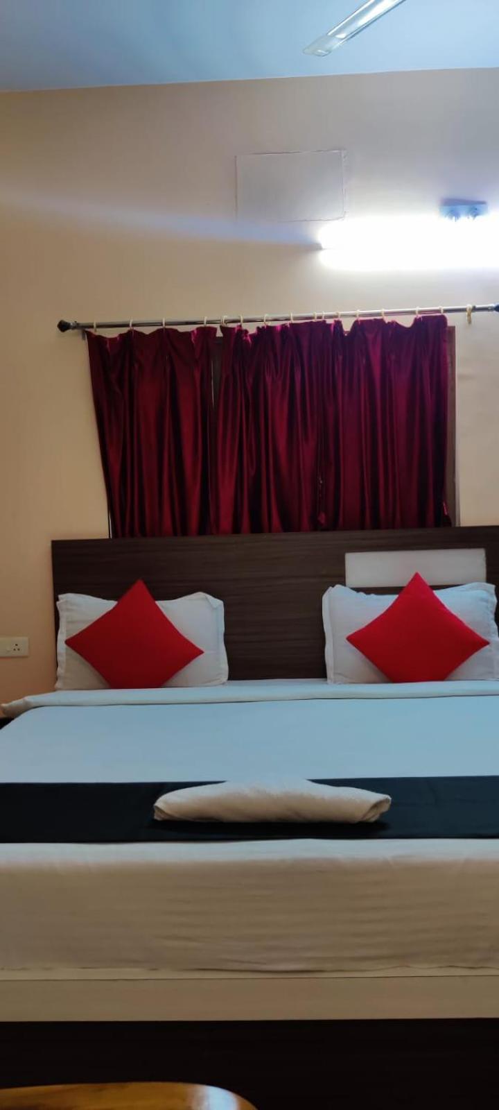 Chetan Inn Hotel Bhubaneswar Exteriör bild