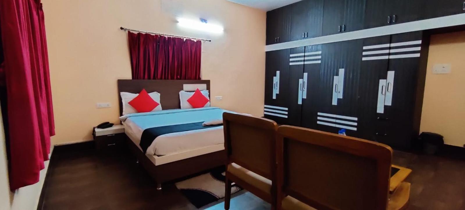 Chetan Inn Hotel Bhubaneswar Exteriör bild