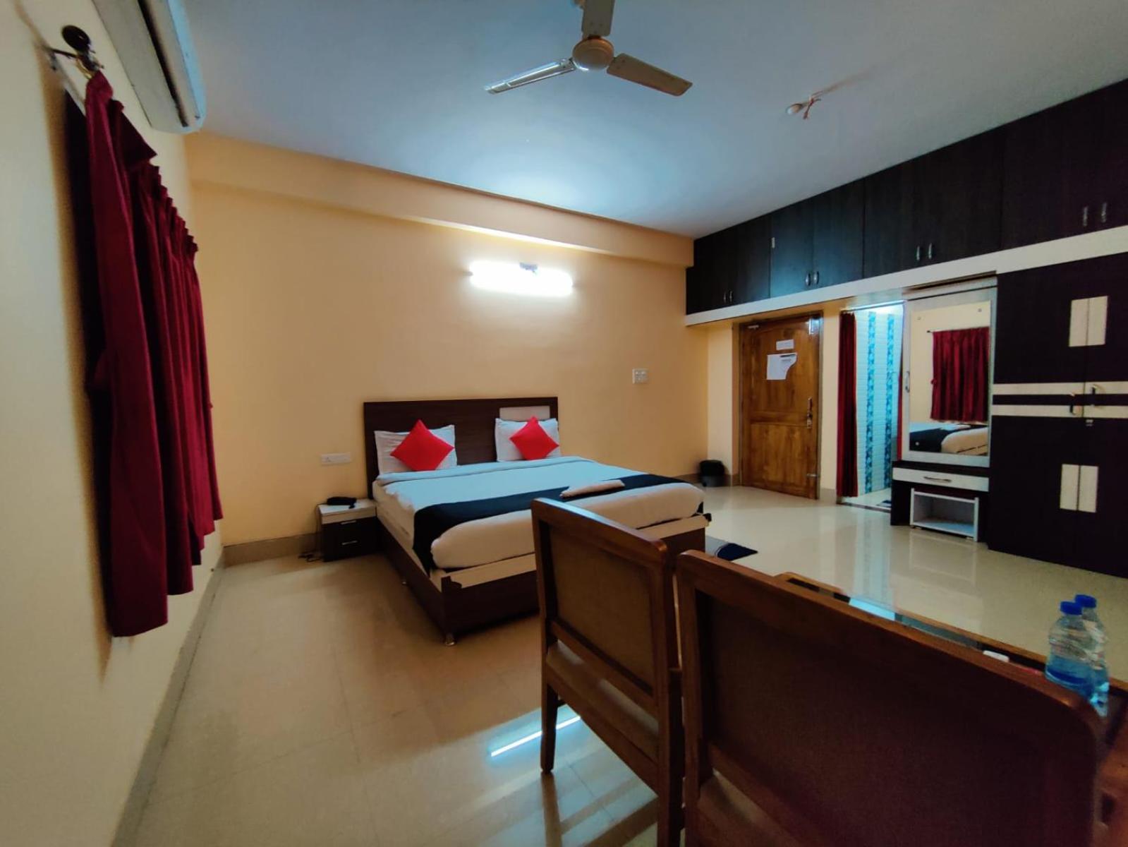 Chetan Inn Hotel Bhubaneswar Exteriör bild